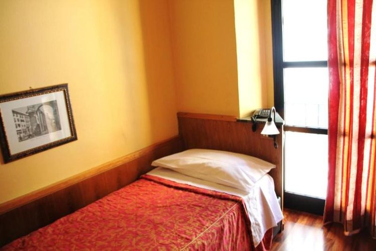 SINGLE STANDARD Room