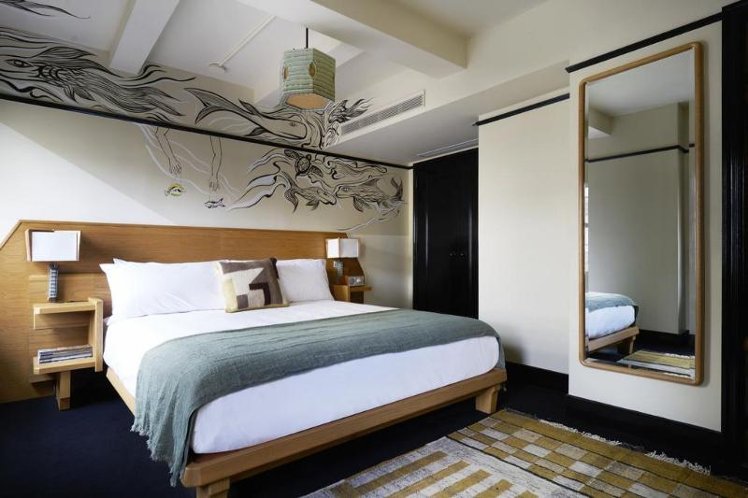 DOUBLE QUEEN SIZE BED Room