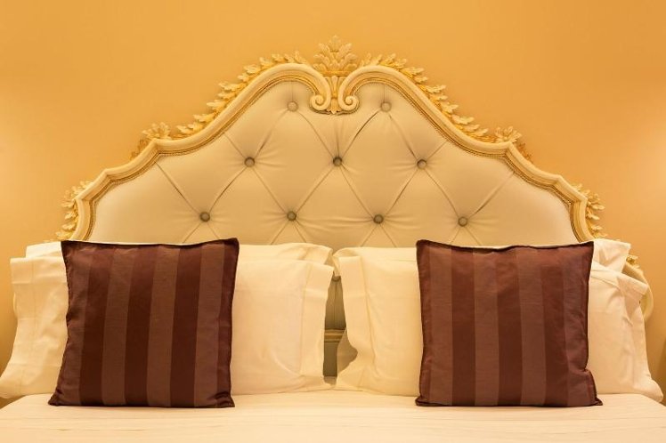 DOUBLE QUEEN SIZE BED Room