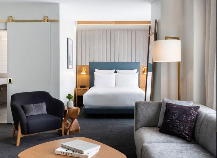 SUITE DELUXE QUEEN BED Room
