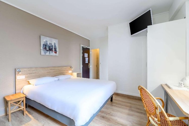 DOUBLE WITH DOUBLE BED Room