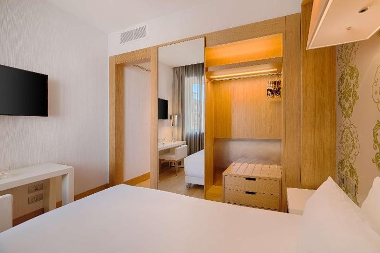 DOUBLE SUPERIOR Room