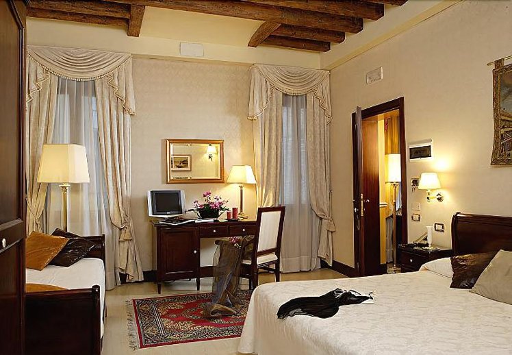 DOUBLE DELUXE Room