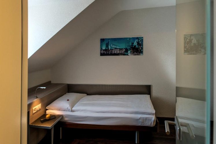 SINGLE STANDARD Room