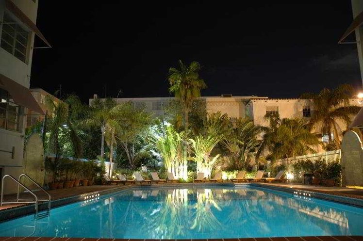 Carlton South Beach Hotel