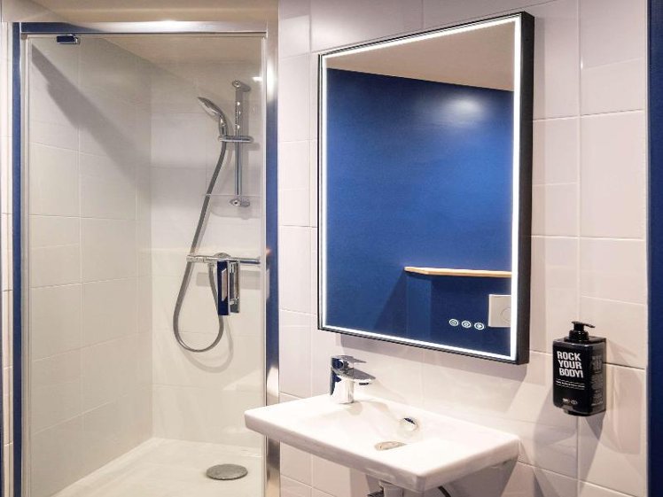 SINGLE STANDARD Room