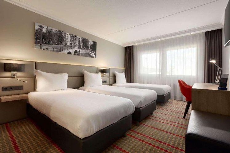 SUITE THREE BEDS Room