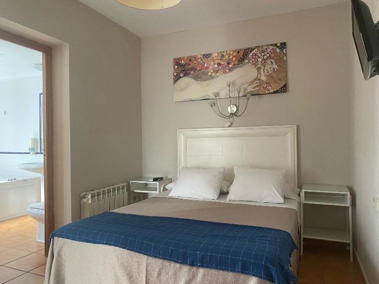 DOUBLE WITH JACUZZI Room