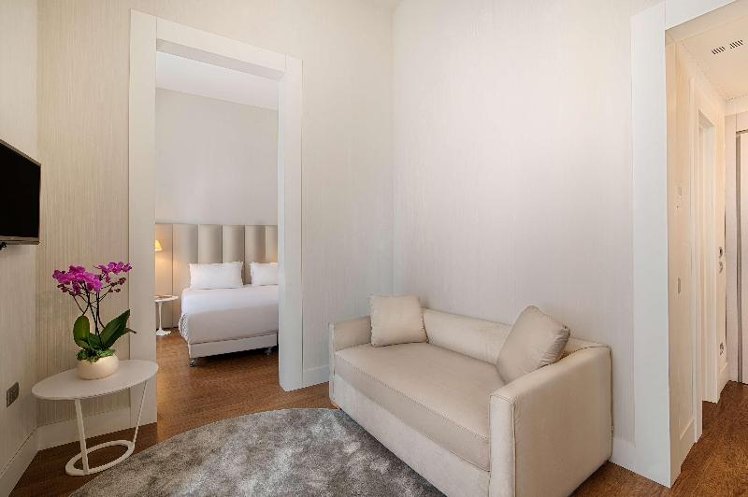 JUNIOR SUITE STANDARD Room