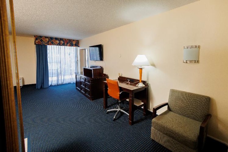 Garnet Inn & Suites