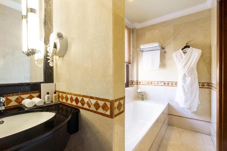 TWIN CLUB PREMIUM Room