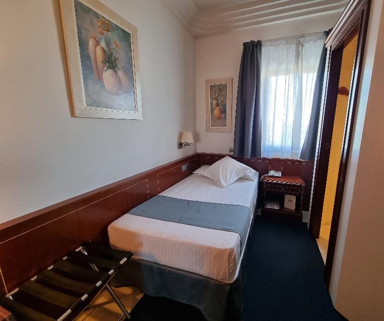 SINGLE STANDARD Room