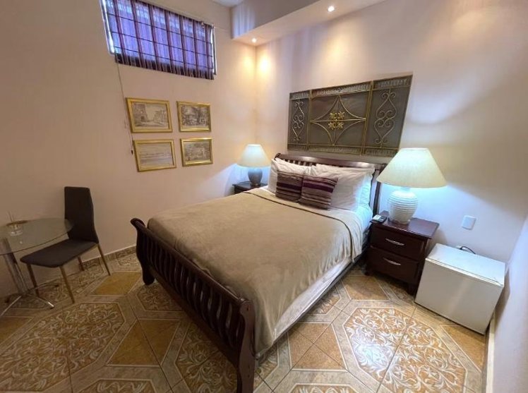 Double or Twin QUEEN SIZE BED Room