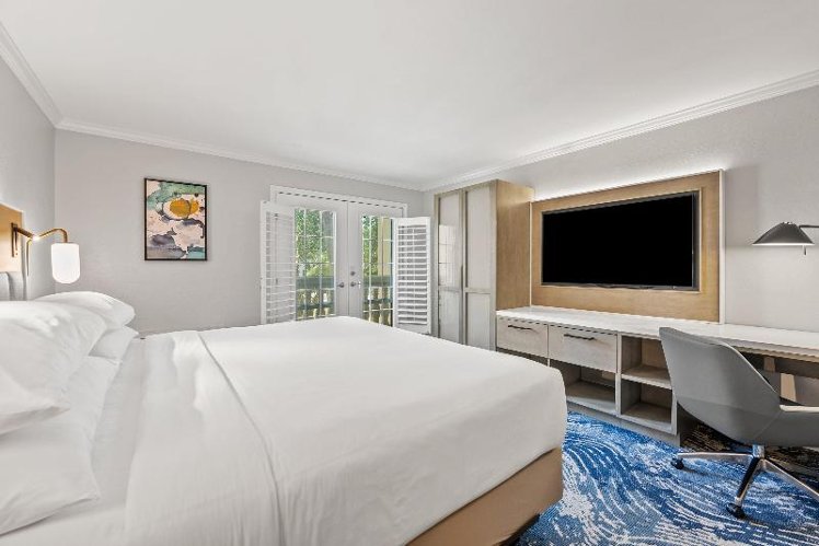 DOUBLE KING SIZE BED Room