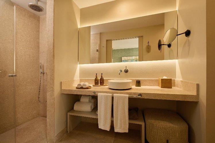 Double or Twin DELUXE Room