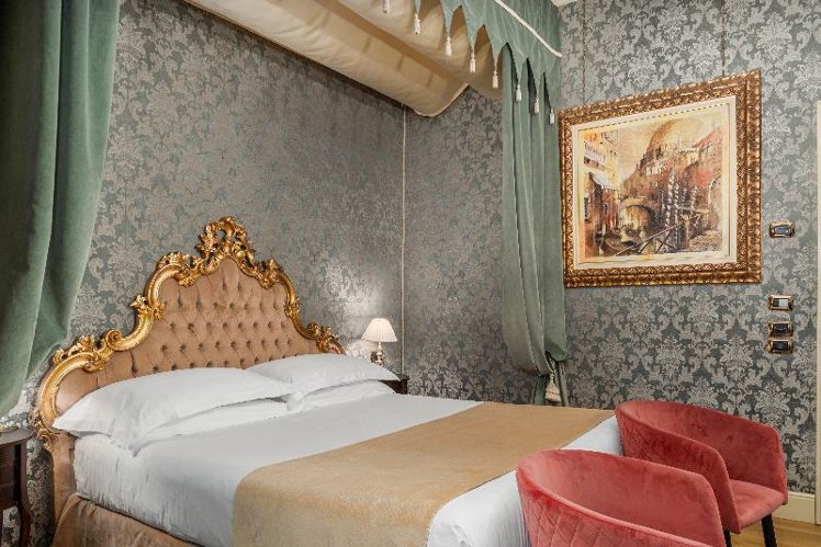 DOUBLE STANDARD Room