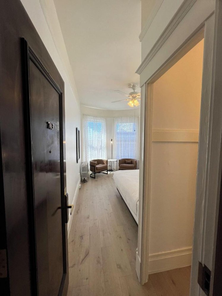 DOUBLE KING SIZE BED Room