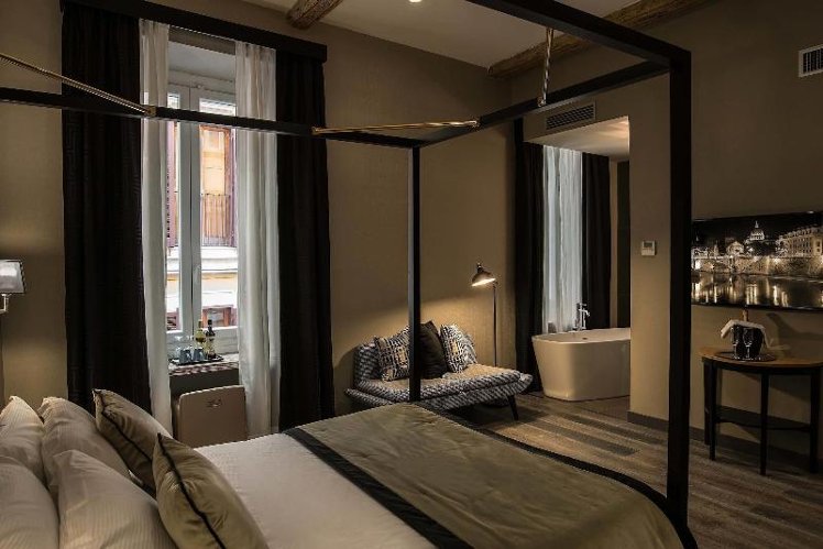 DOUBLE DELUXE QUEEN BED Room