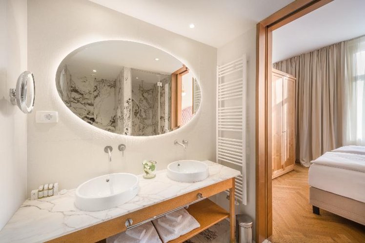 JUNIOR SUITE STANDARD Room