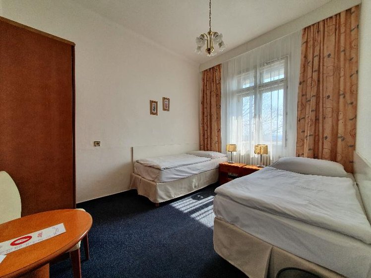 DOUBLE WITH SHARED BATHROOM Room