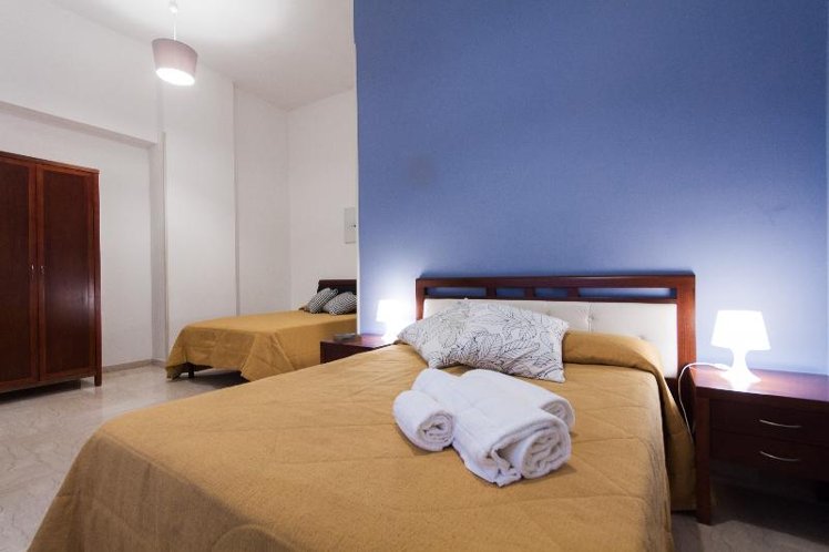 DOUBLE WITH SHARED BATHROOM Room