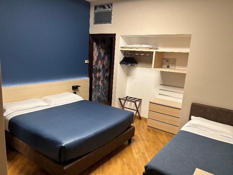 TRIPLE STANDARD Room