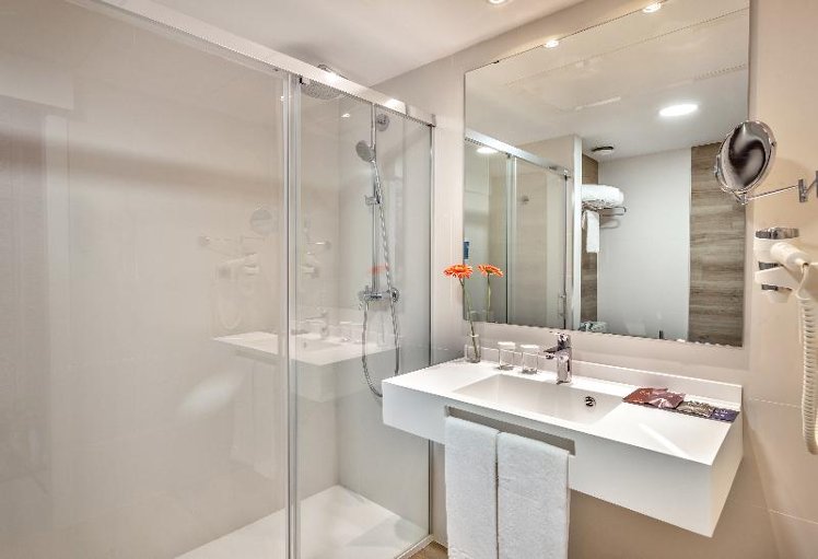 Double or Twin POOL VIEW Room