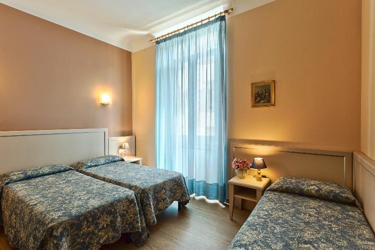 TRIPLE STANDARD Room