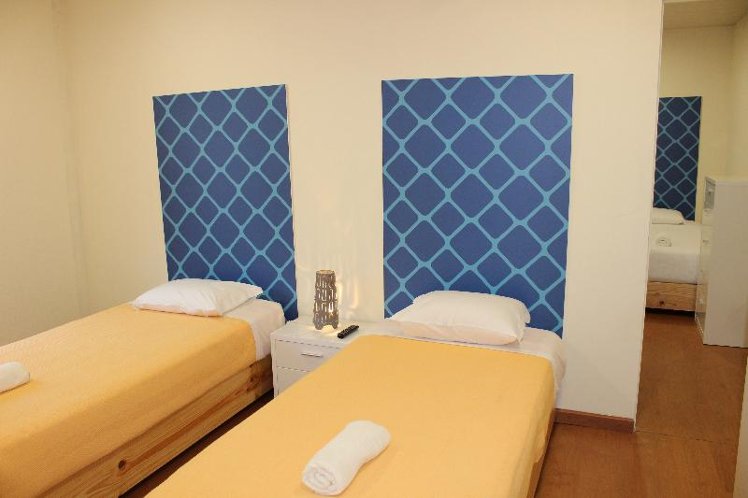 Room CAPACITY 5 WITH SHARED BATHROOM Room