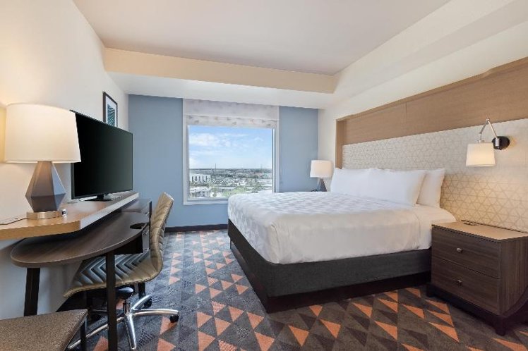 Holiday Inn & Suites Across From Universal Orlando