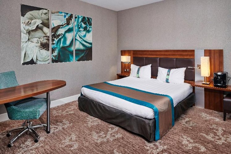 DOUBLE KING SIZE BED Room