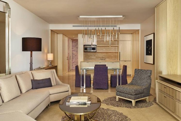 SUITE OCEAN FRONT KING BED Room