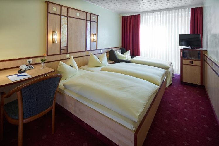 TRIPLE STANDARD Room