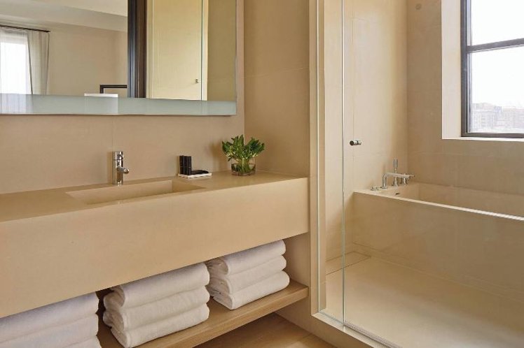 SUITE CITY VIEW KING BED Room