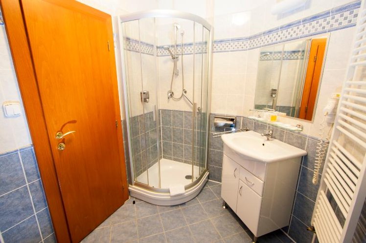 SINGLE STANDARD Room