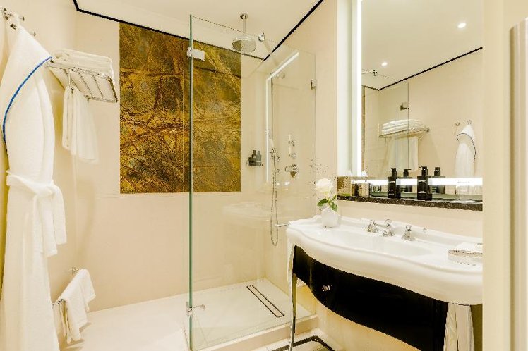 SUITE WITH VIEWS Room