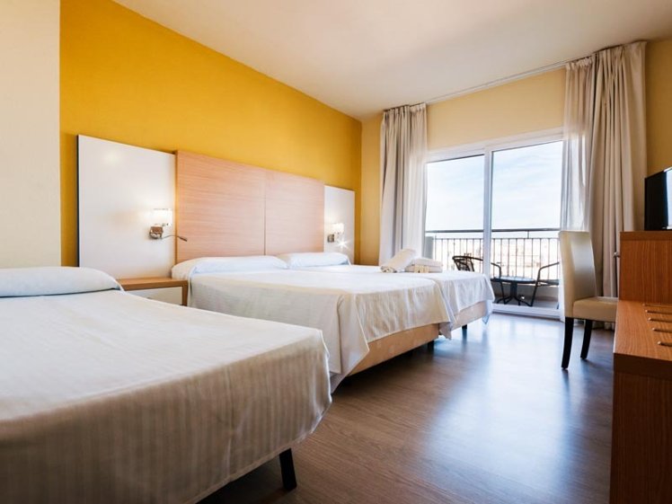 TRIPLE STANDARD Room