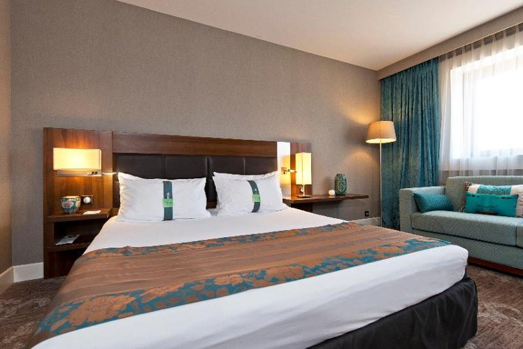 DOUBLE KING SIZE BED Room