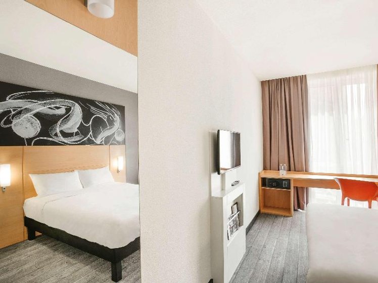 DOUBLE WITH DOUBLE BED Room