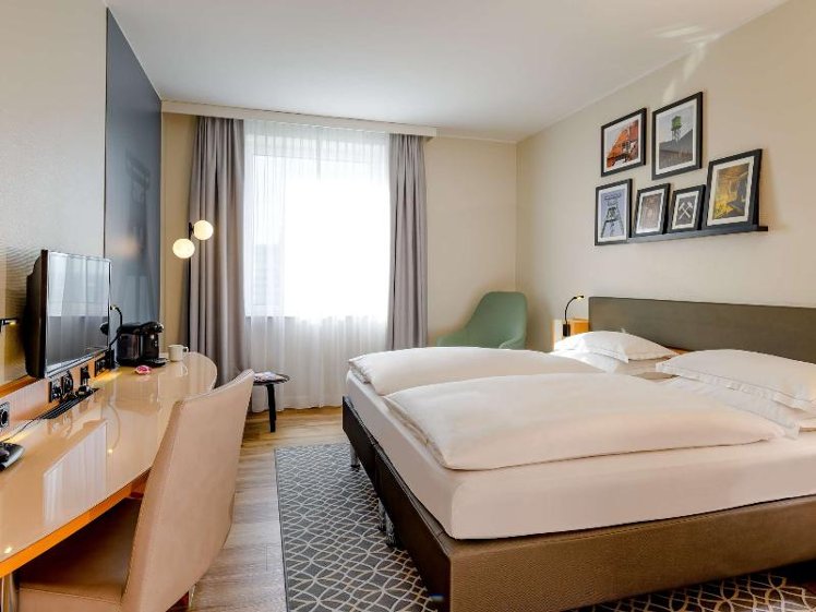 DOUBLE WITH DOUBLE BED Room