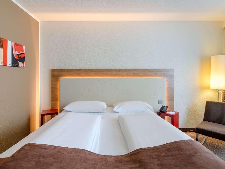 DOUBLE KING SIZE BED Room
