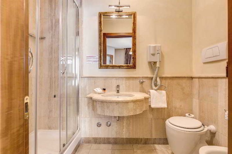 TRIPLE STANDARD Room