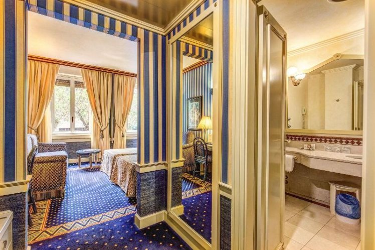 DOUBLE SUPERIOR Room