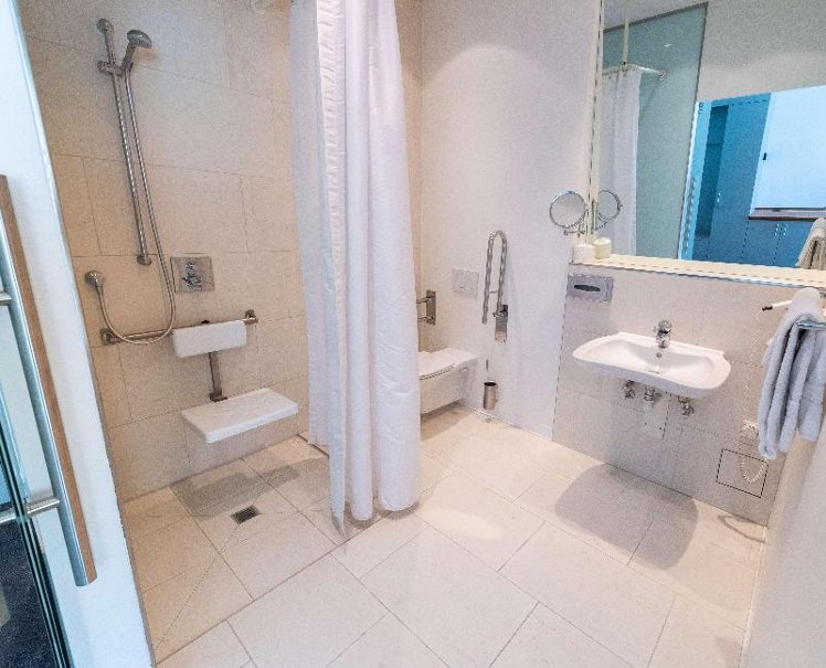DOUBLE Accessible KING SIZE BED Room