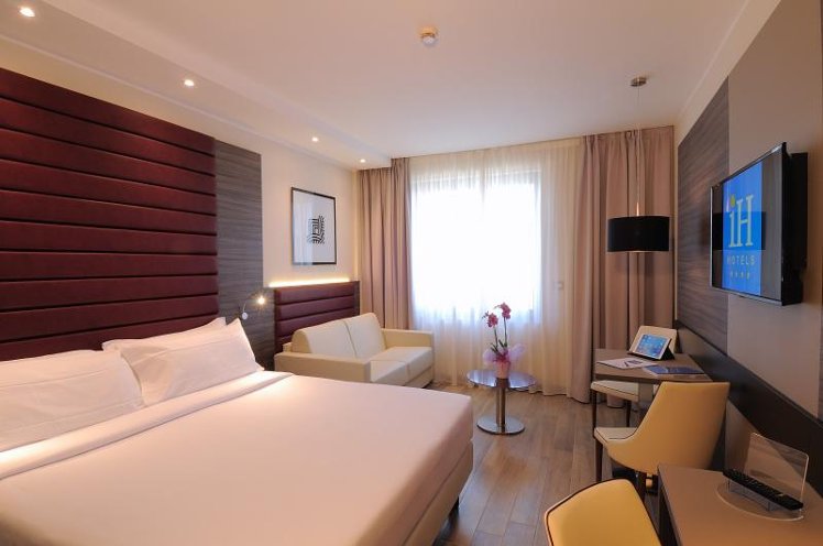 DOUBLE SUPERIOR Room
