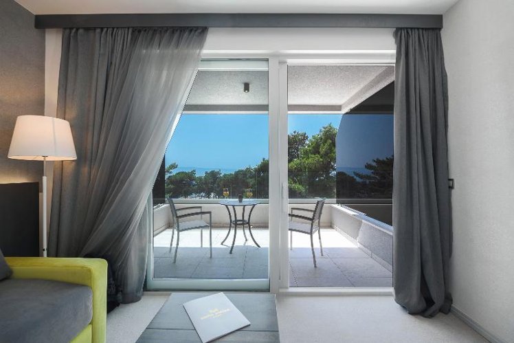 DOUBLE DELUXE PARTIAL OCEAN VIEW Room