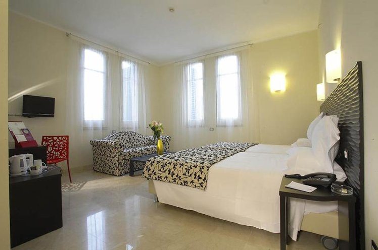 TRIPLE STANDARD Room