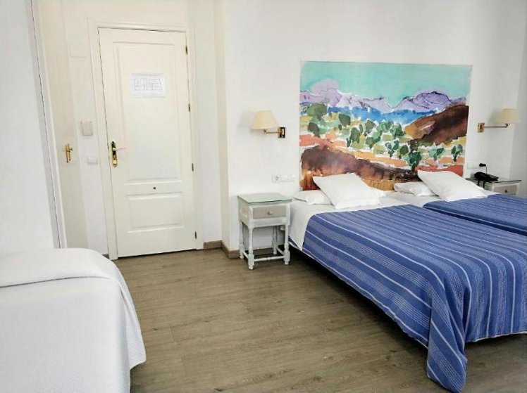 TRIPLE STANDARD Room