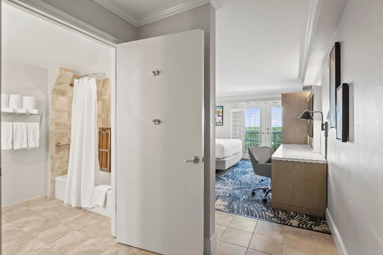 DOUBLE Accessible KING SIZE BED Room