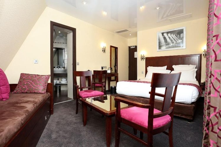 JUNIOR SUITE QUEEN SIZE BED Room